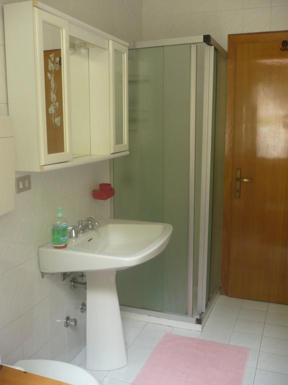 Appartamento Michela Brenzone sul Garda Δωμάτιο φωτογραφία