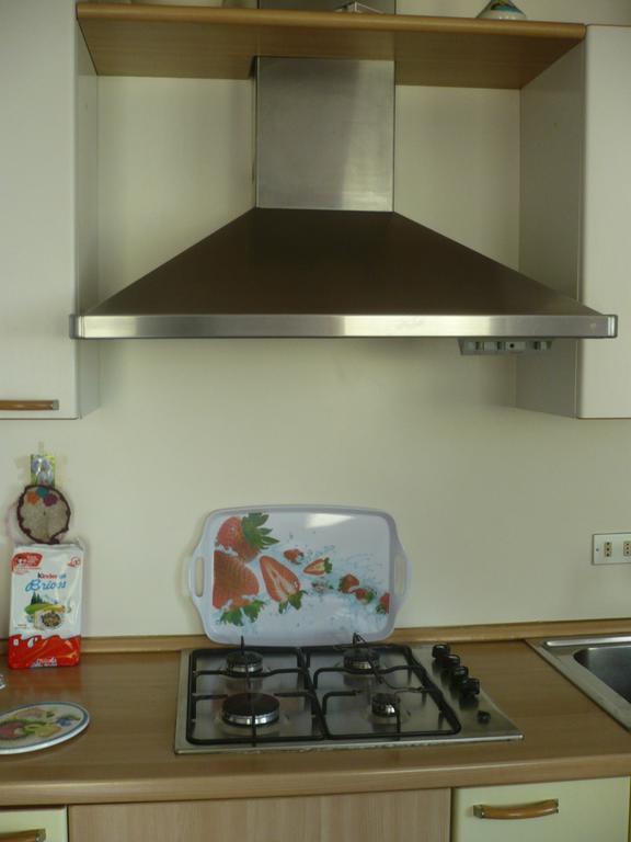 Appartamento Michela Brenzone sul Garda Δωμάτιο φωτογραφία