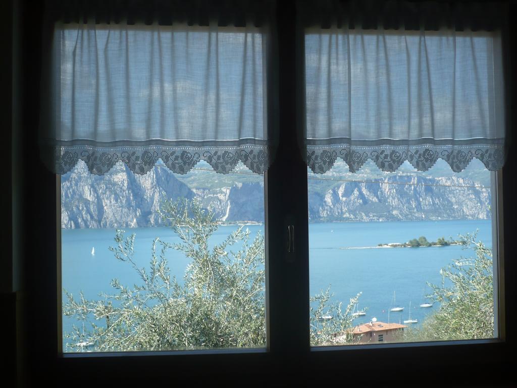 Appartamento Michela Brenzone sul Garda Δωμάτιο φωτογραφία